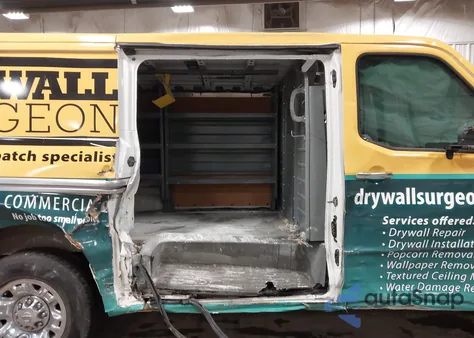 2014 Nissan Nv Cargo Nv2500 Hd Sv V8 z USA, uszkodzony, nr VIN 1N6AF0KY4EN111096